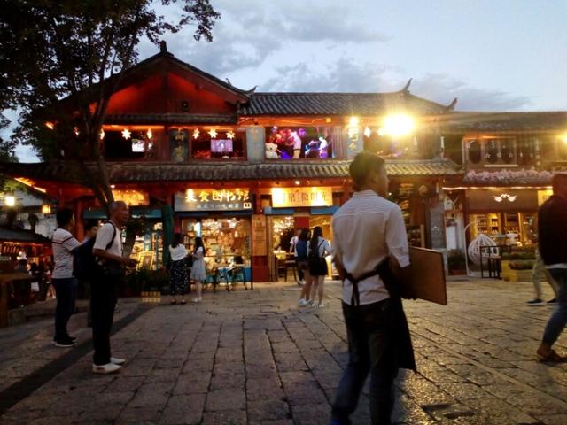 麗江什么民族多？