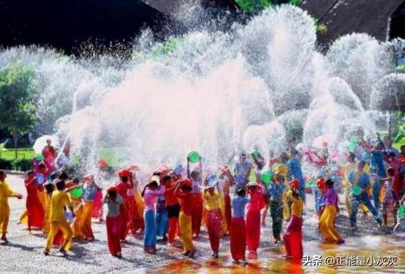 傣族的風(fēng)俗習(xí)慣和服裝？